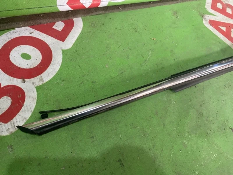 Накладка стекла переднего правого Toyota Camry 2006-2011 - миниатюра 2
