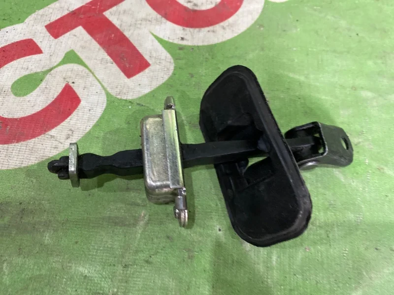 Ограничитель двери Nissan Qashqai 2006-2013 - миниатюра 2
