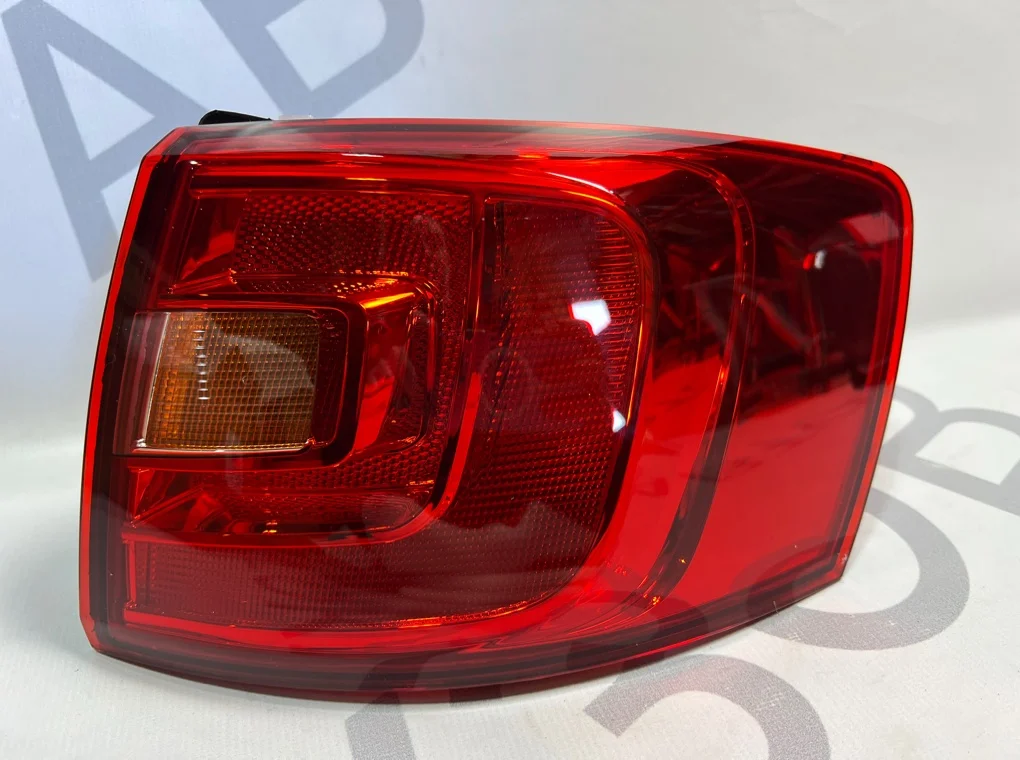 Фонарь задний правый наружный Volkswagen Jetta 2011-2014 - миниатюра 2