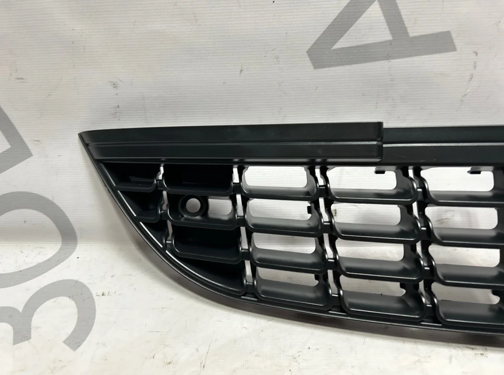 Решетка в бампер центральная Opel Astra 2009-2013 - миниатюра 3