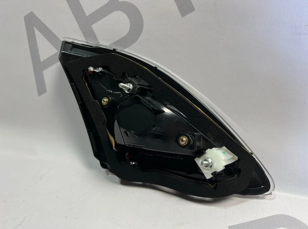 Фонарь задний правый внутренний Mazda 6 2007-2009 - миниатюра 9