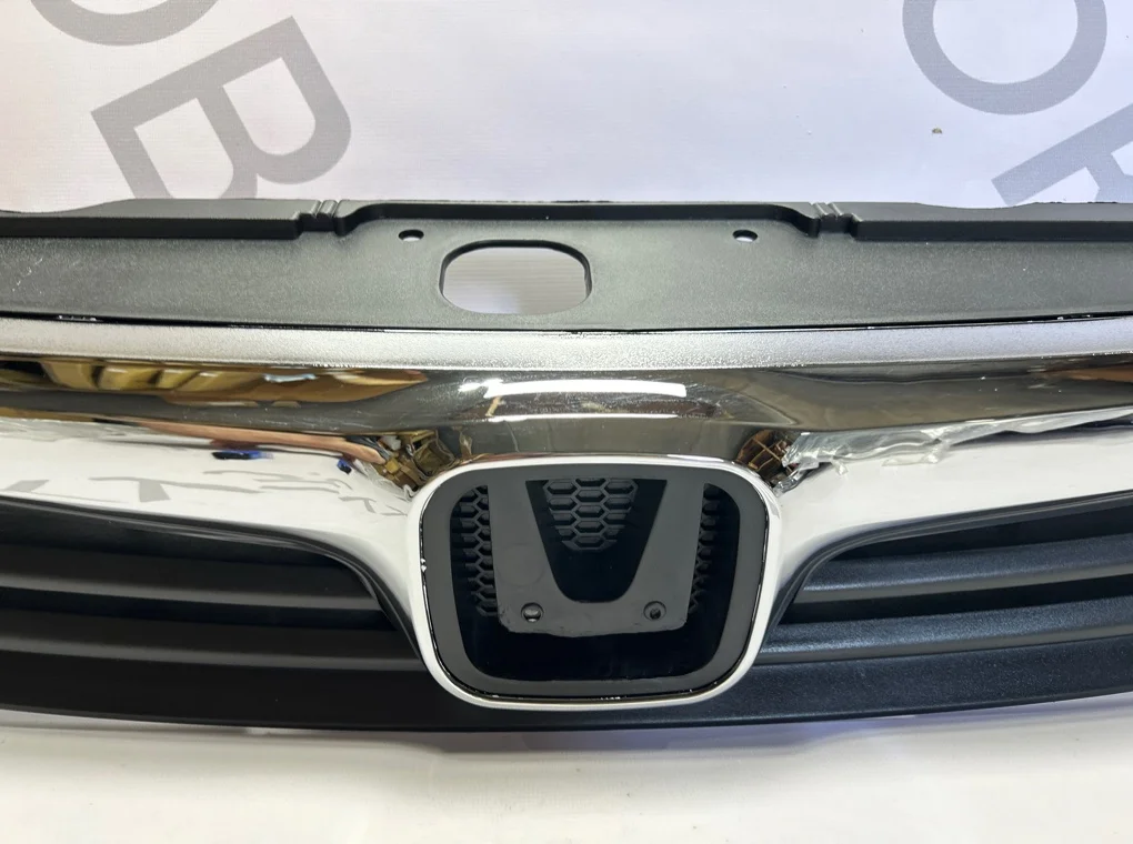 Решетка радиатора Honda Civic 2011-2013 - миниатюра 5