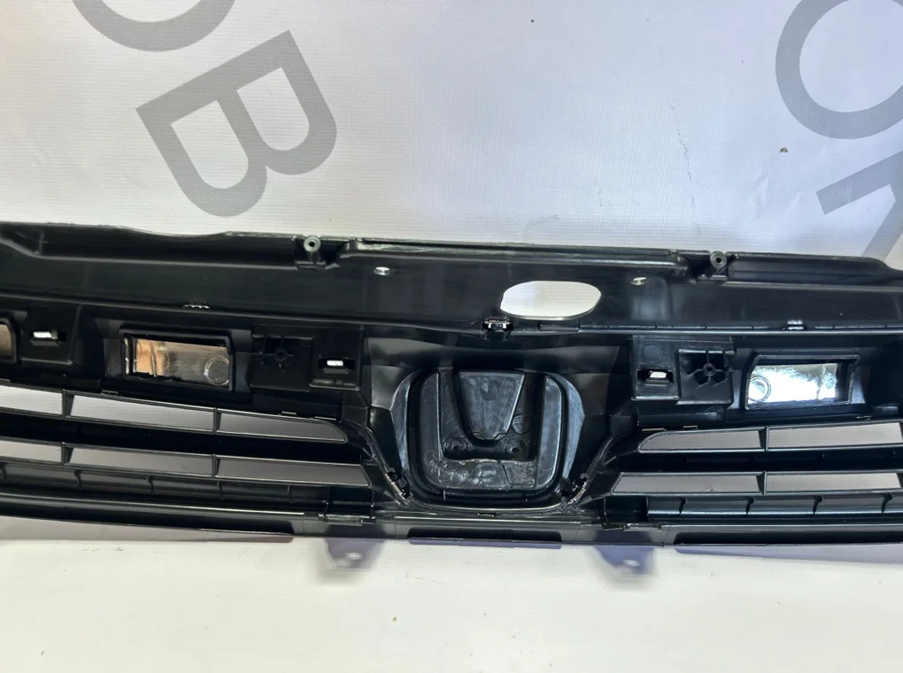 Решетка радиатора Honda Civic 2011-2013 - миниатюра 9