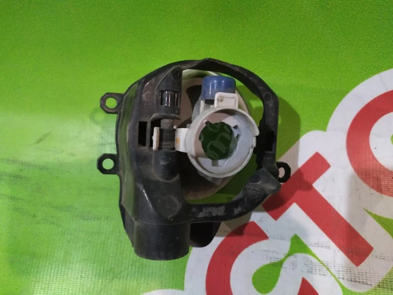 Фара противотуманная правая Toyota Yaris 2005-2011 - миниатюра 2