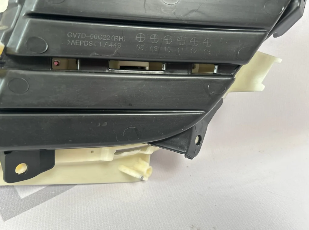 Рамка противотуманной фары правой Mazda 6 2007-2010 - миниатюра 10