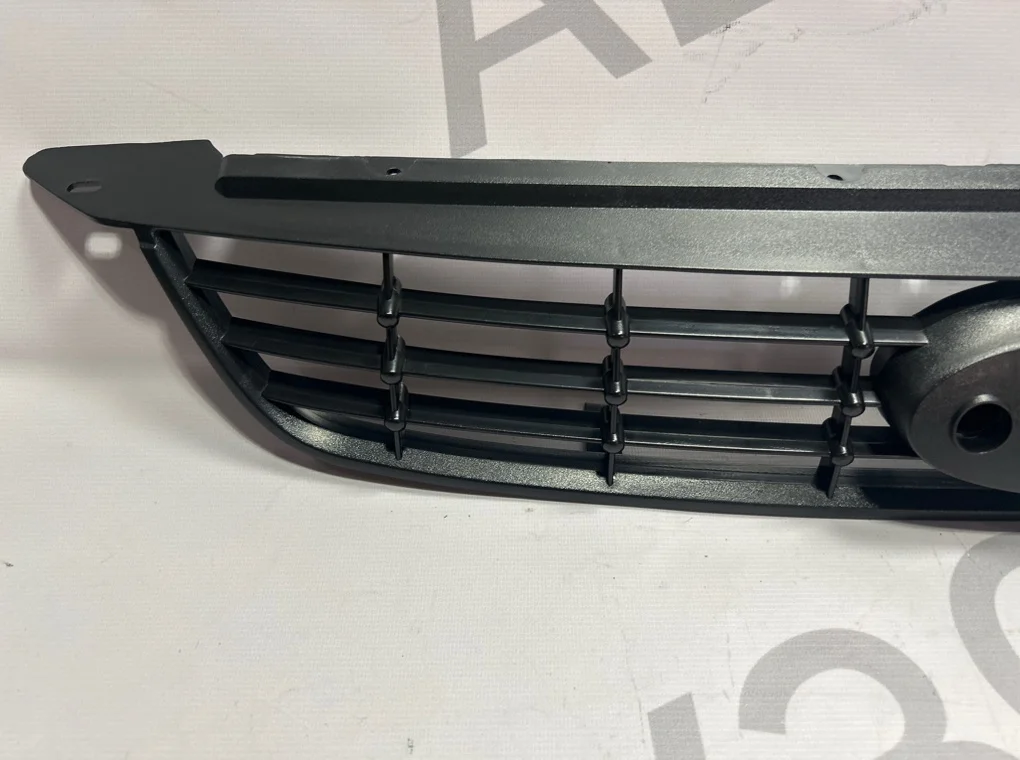 Решетка радиатора Ford Focus 2008-2011 - миниатюра 4