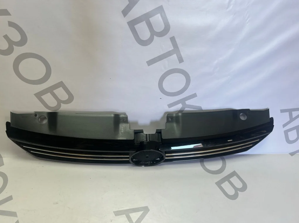 Решетка радиатора Volkswagen Jetta 2011-2015 - миниатюра 2