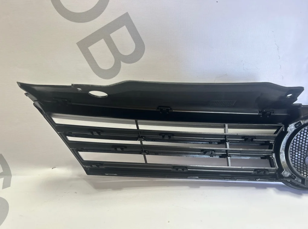 Решетка радиатора Volkswagen Jetta 2011-2015 - миниатюра 7