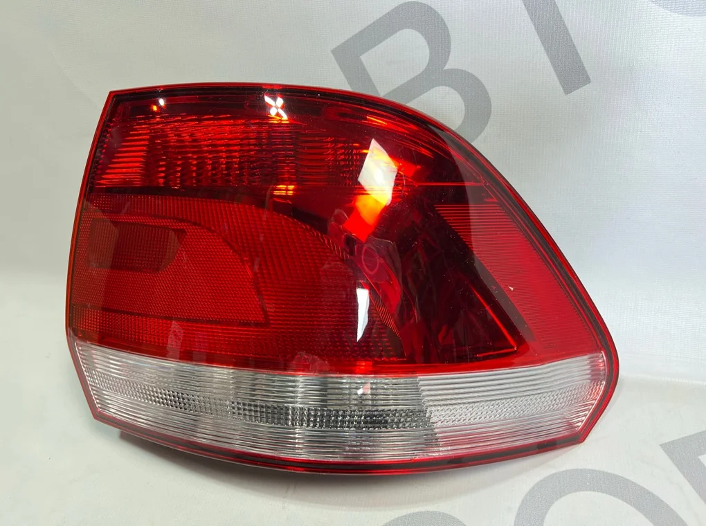 Фонарь задний правый Volkswagen Polo 2011-2015 - изображение 1