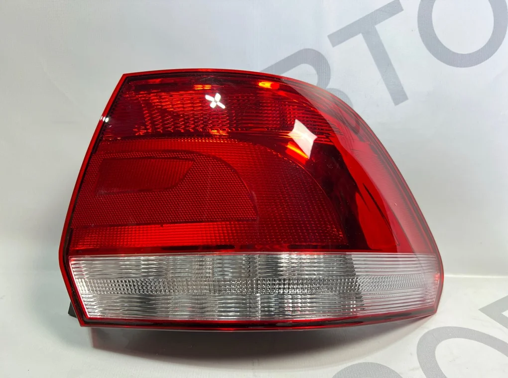 Фонарь задний правый Volkswagen Polo 2011-2015 - миниатюра 4