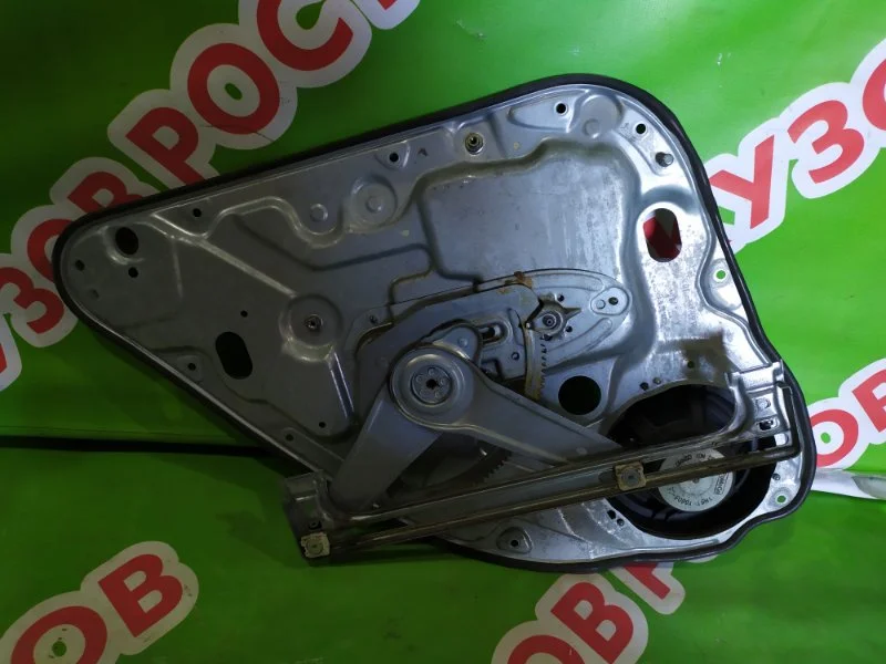 Стеклоподъемник механический задний правый Ford Focus 2009 - миниатюра 2
