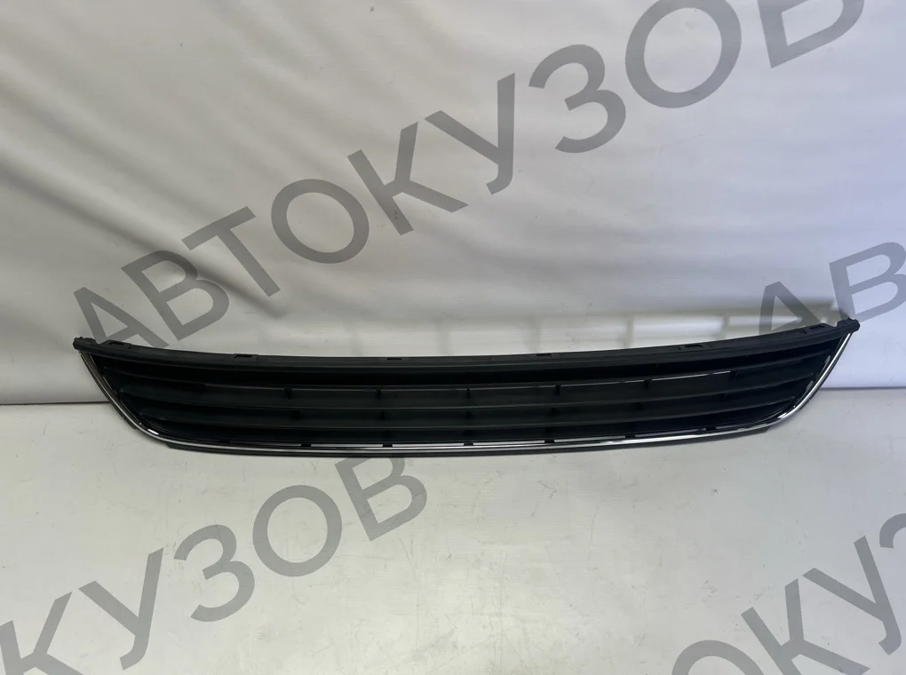 Решетка в бампер центральная Volkswagen Polo 2010-2014 - миниатюра 2