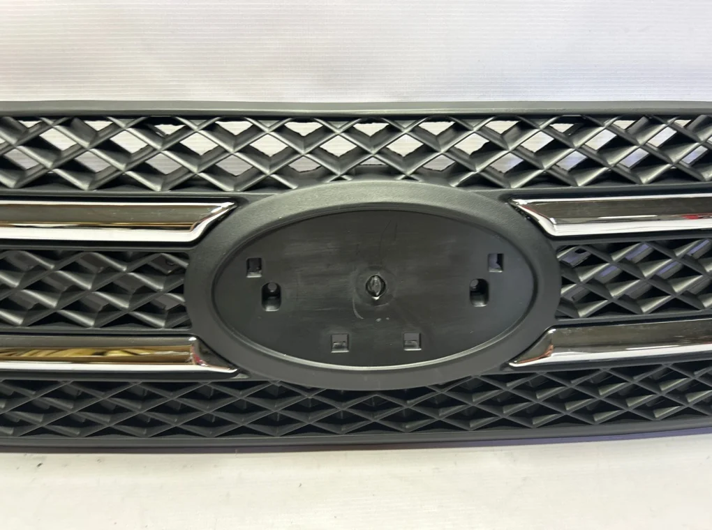 Решетка радиатора Kia Ceed 2007-2010 - миниатюра 4
