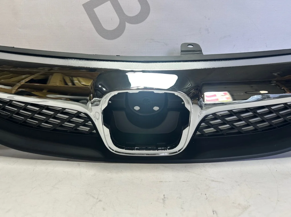 Решетка радиатора Honda Civic 2009-2011 - миниатюра 4