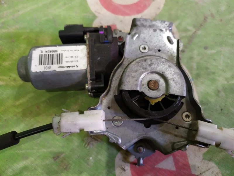 Стеклоподъемник электрический передний правый Nissan Note 2006-2013 - миниатюра 6