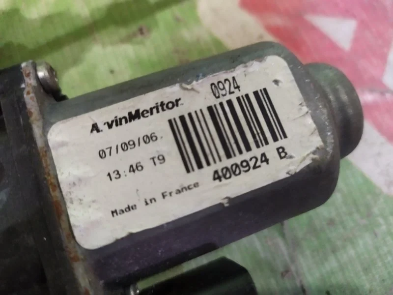 Стеклоподъемник электрический передний правый Nissan Note 2006-2013 - миниатюра 7