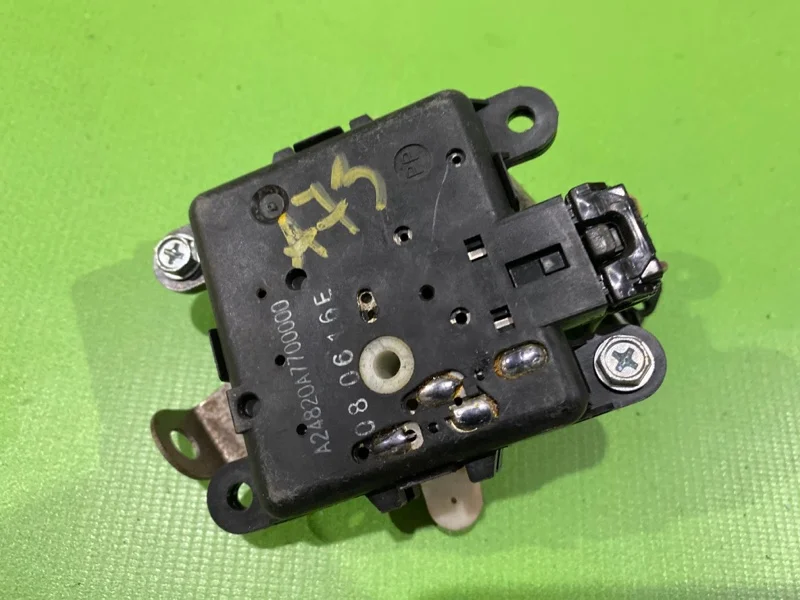 Моторчик заслонки отопителя Nissan Qashqai 2006-2013 - миниатюра 3