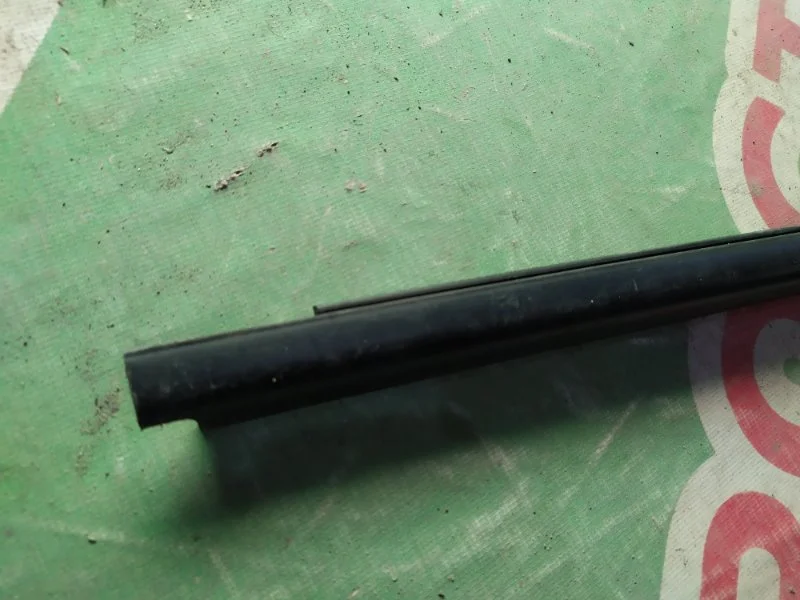 Накладка стекла переднего правого Nissan Note 2006-2013 - миниатюра 2