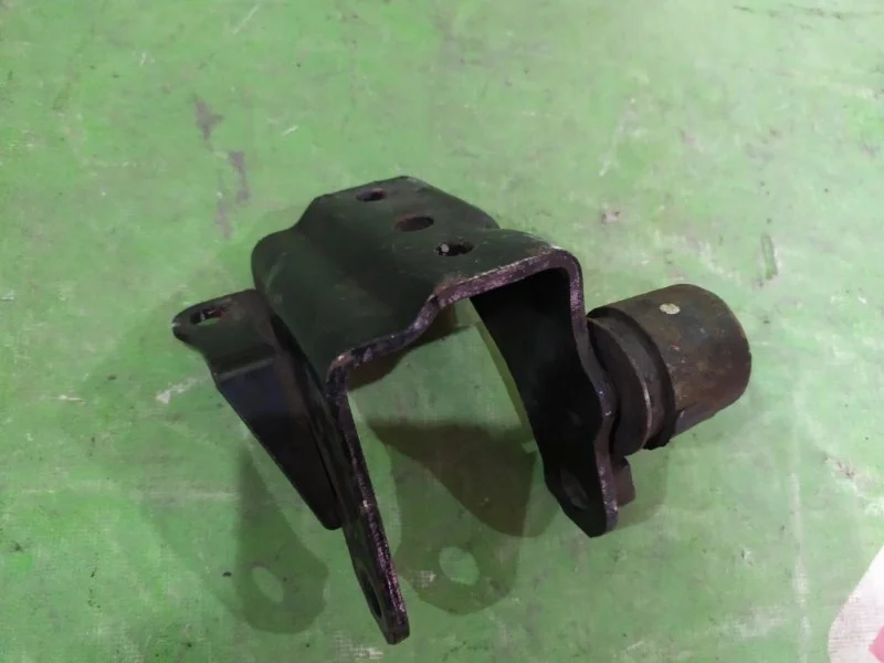 Кронштейн двигателя задний Toyota Avensis 2003-2008 - миниатюра 2