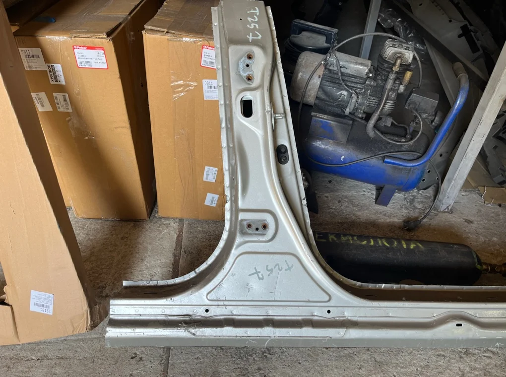 Порог правый Toyota Avensis 2003-2008 - миниатюра 6