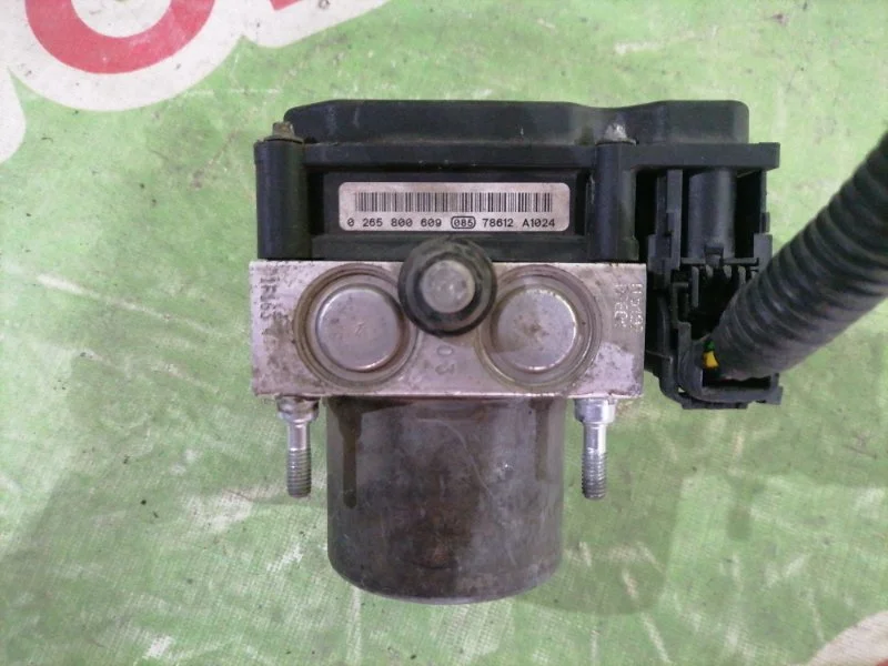 Блок ABS (насос) Nissan Qashqai 2008 - миниатюра 4