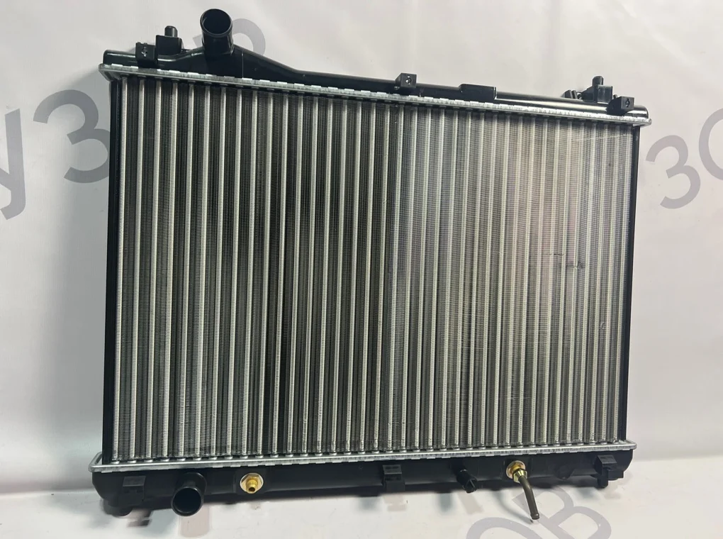 Радиатор охлаждения Suzuki Grand Vitara 2005-2015 - миниатюра 2
