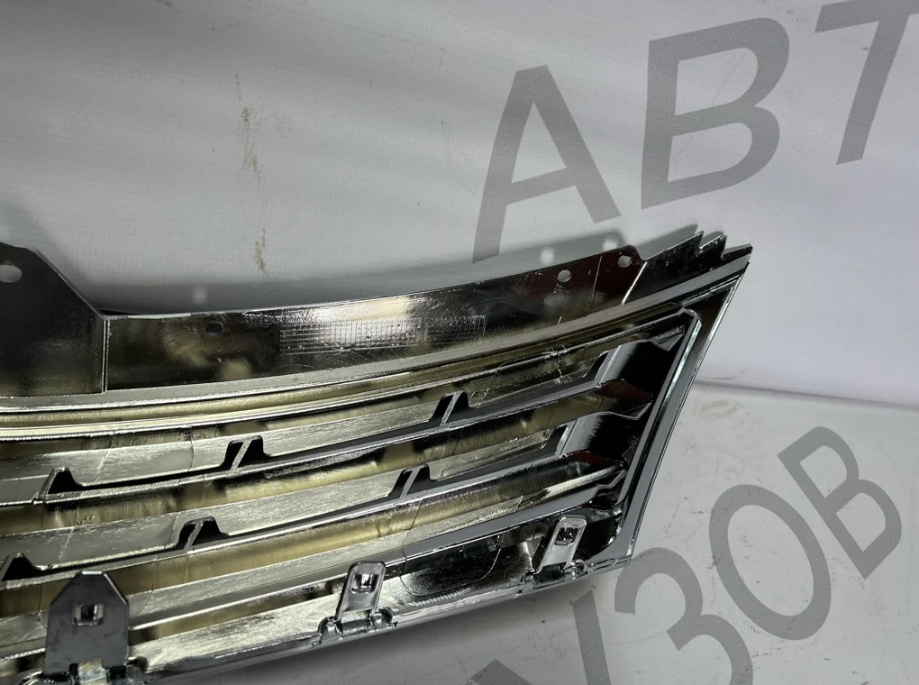 Решетка радиатора Nissan Tiida 2010-2014 - миниатюра 13