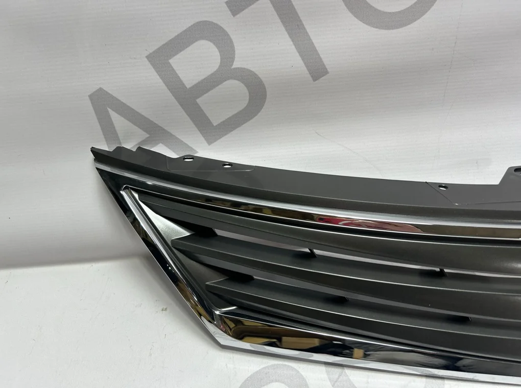 Решетка радиатора Nissan Tiida 2010-2014 - миниатюра 3