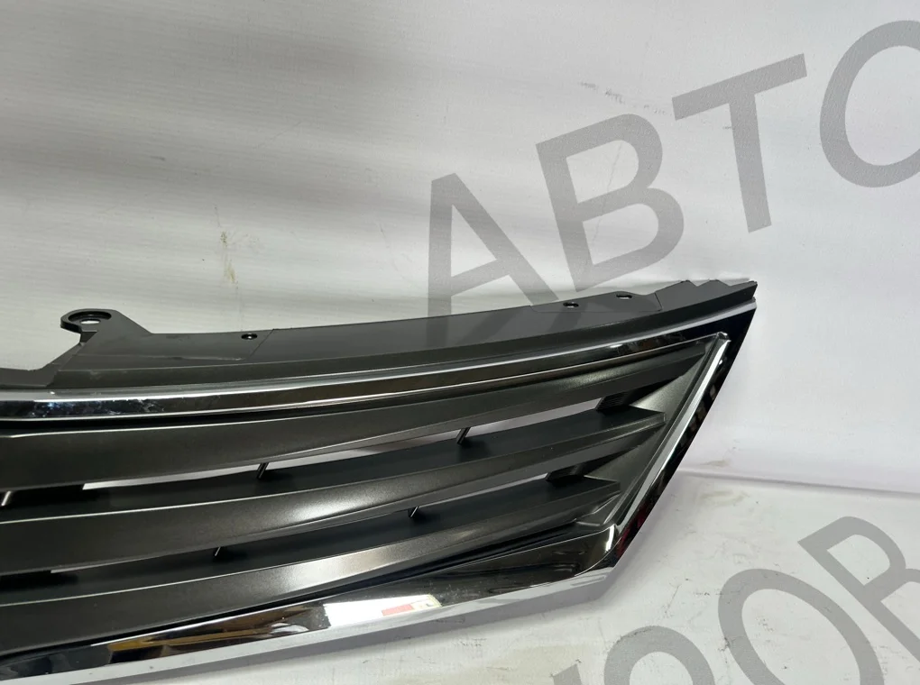 Решетка радиатора Nissan Tiida 2010-2014 - миниатюра 7