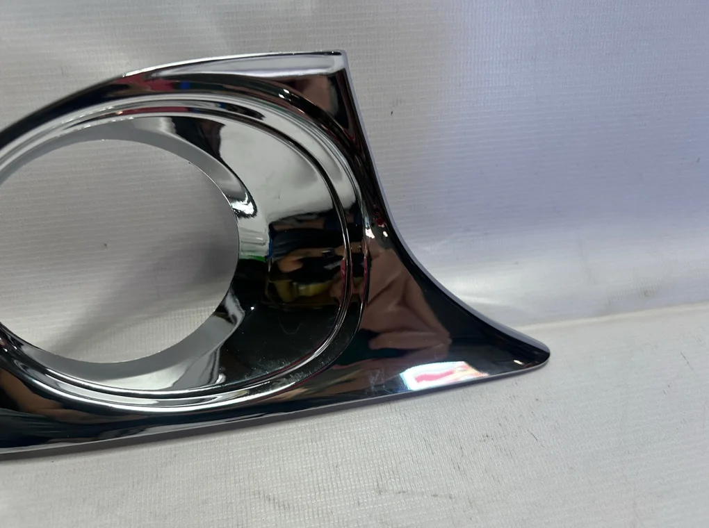 Рамка противотуманной фары правой Toyota Camry 2011-2014 - миниатюра 4