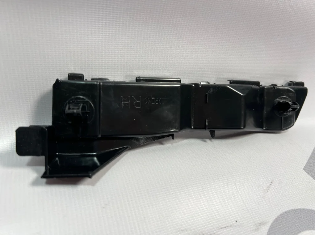 Кронштейн переднего бампера правый Toyota Avensis 2003-2008 - миниатюра 2