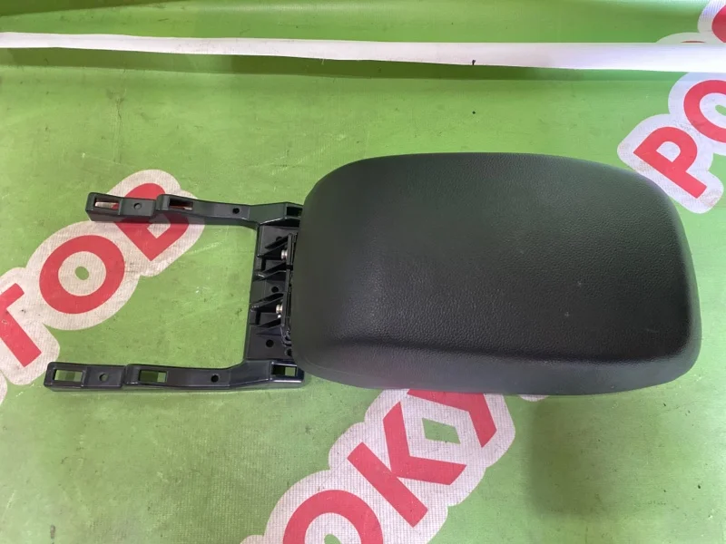 Подлокотник Hyundai i30 2012-2017 - изображение 1