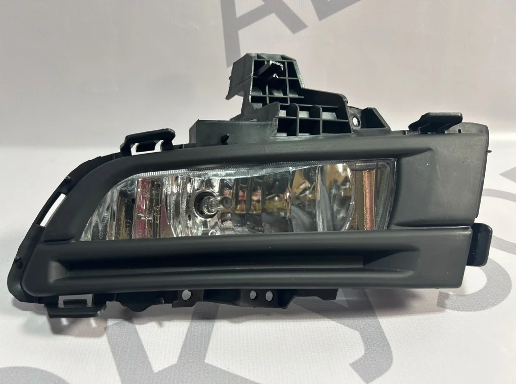 Фара противотуманная левая Mazda 3 2007-2009 - изображение 1