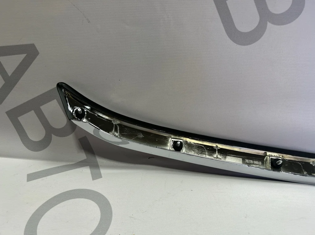 Молдинг капота Toyota Camry 2011-2014 - миниатюра 6