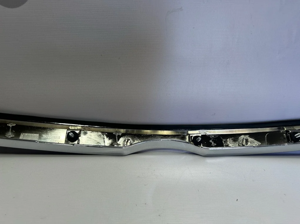 Молдинг капота Toyota Camry 2011-2014 - миниатюра 7