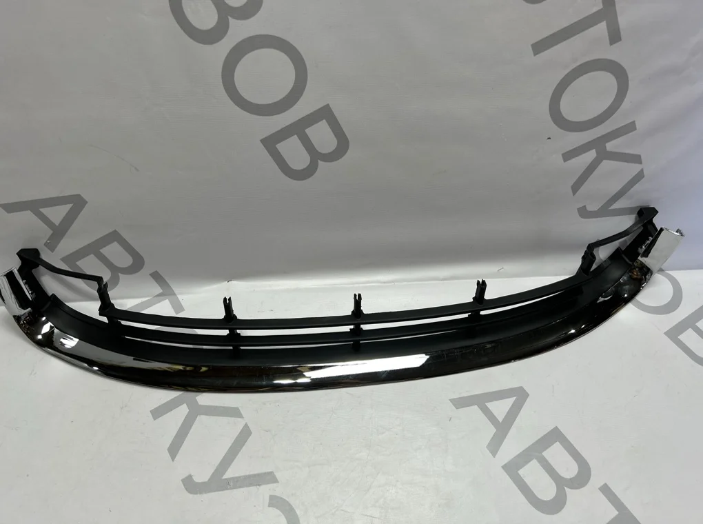 Решетка в бампер центральная Skoda Superb 2008-2013 - миниатюра 2