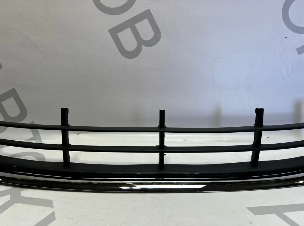 Решетка в бампер центральная Skoda Superb 2008-2013 - миниатюра 4