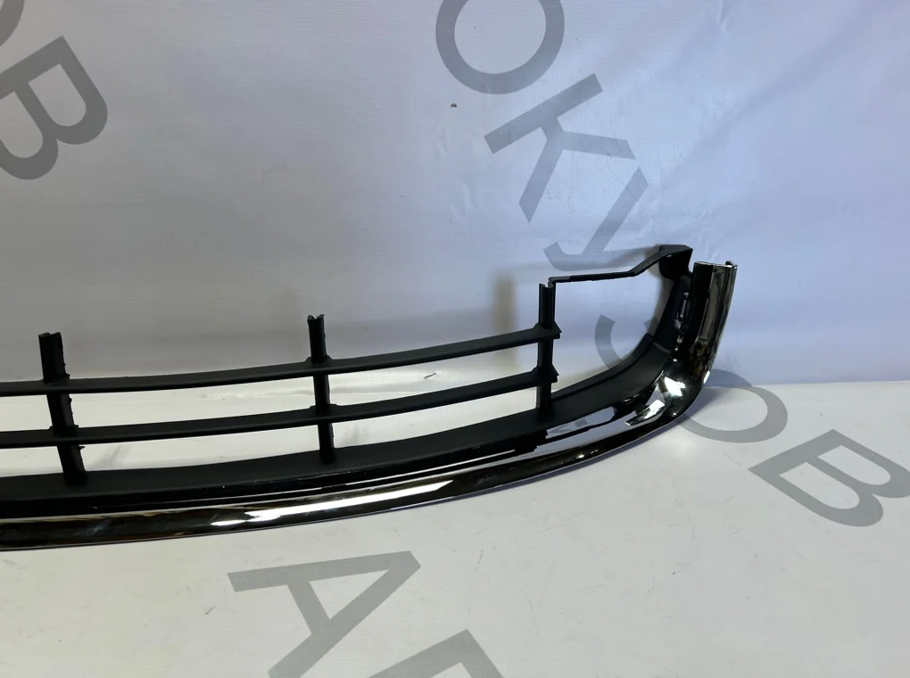 Решетка в бампер центральная Skoda Superb 2008-2013 - миниатюра 5