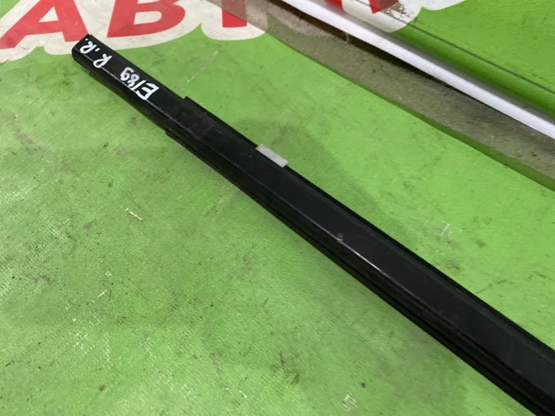 Накладка стекла заднего правого Nissan Qashqai 2006-2013 - миниатюра 3