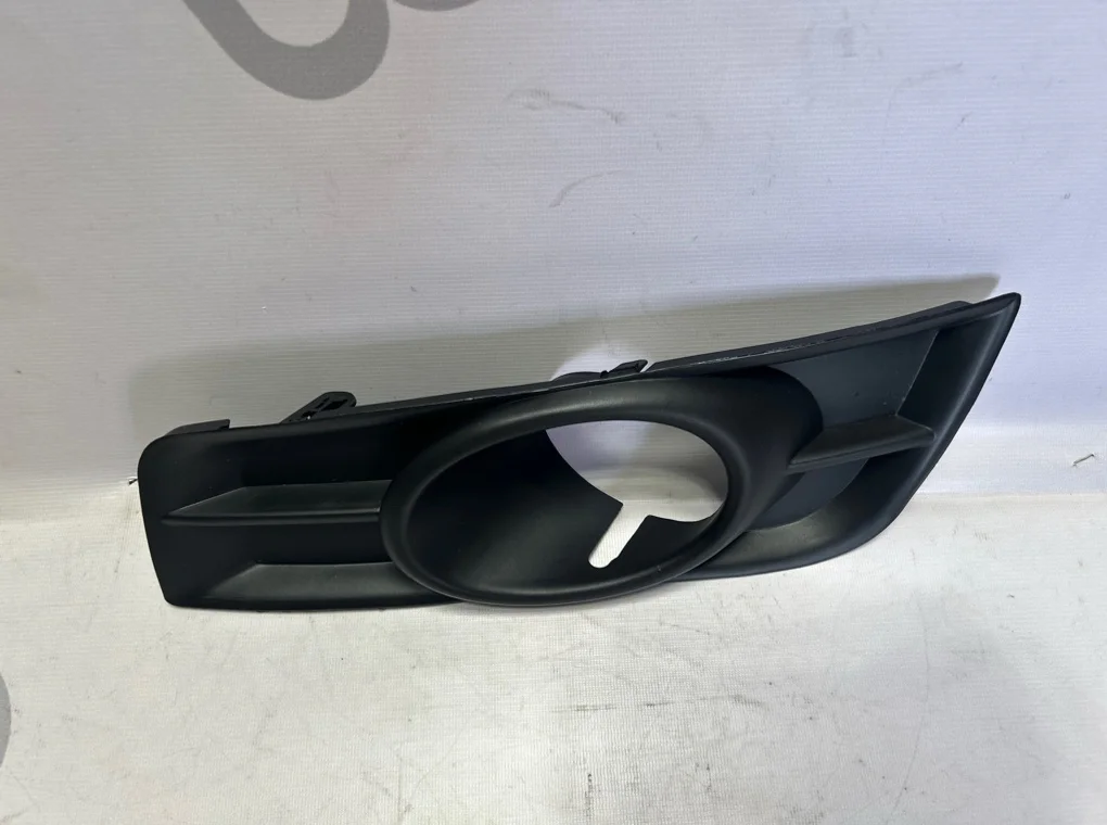 Рамка противотуманной фары правой Chevrolet Cruze 2009-2013 - миниатюра 2
