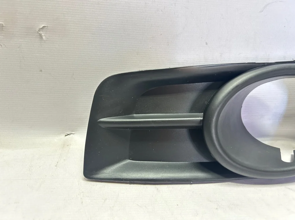 Рамка противотуманной фары правой Chevrolet Cruze 2009-2013 - миниатюра 3