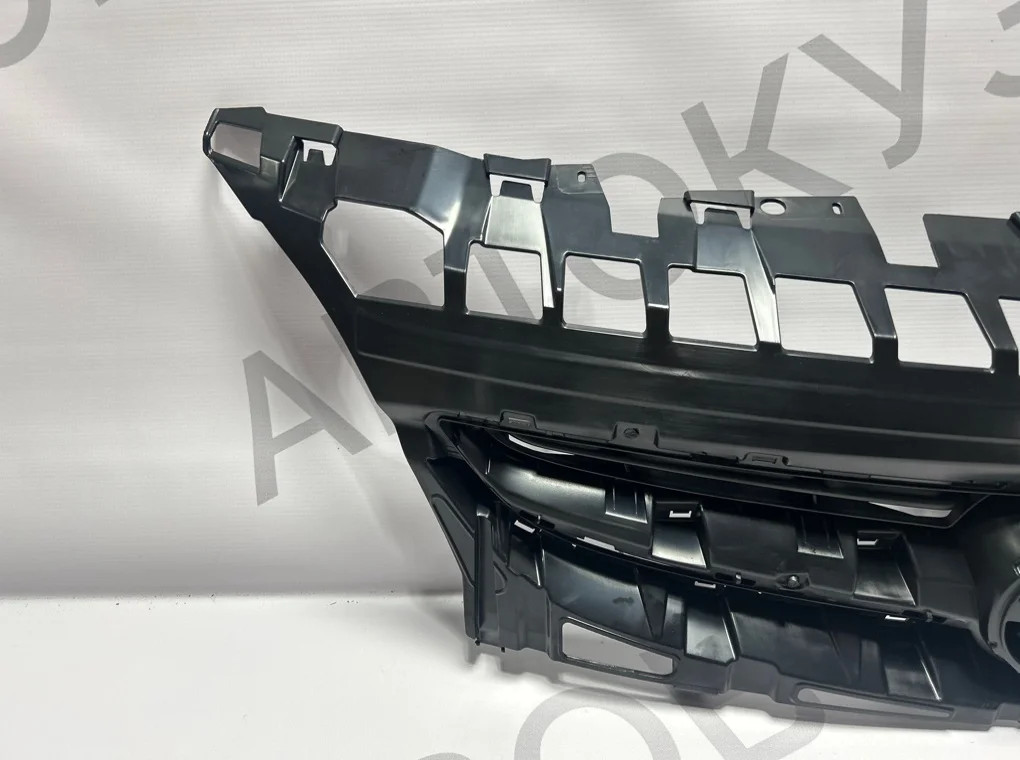 Решетка радиатора Opel Astra 2012-2017 - миниатюра 3