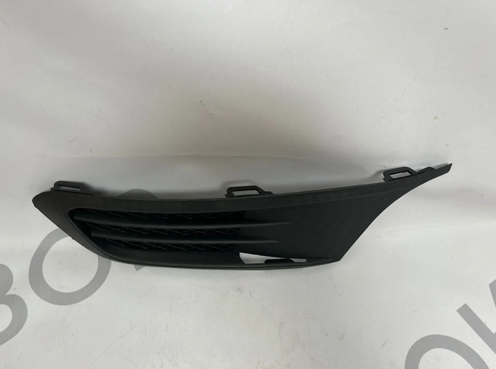 Решетка в бампер левая Volkswagen Jetta 2011-2014 - миниатюра 2