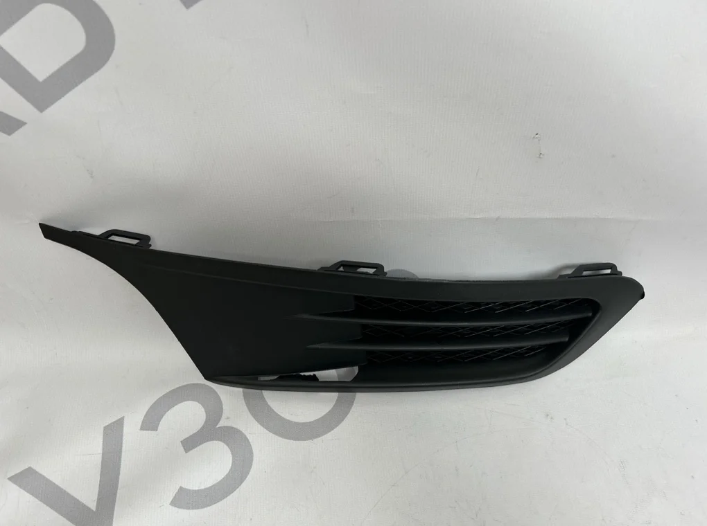Решетка в бампер правая Volkswagen Jetta 2011-2014 - миниатюра 2
