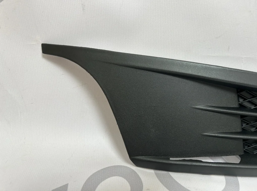 Решетка в бампер правая Volkswagen Jetta 2011-2014 - миниатюра 3