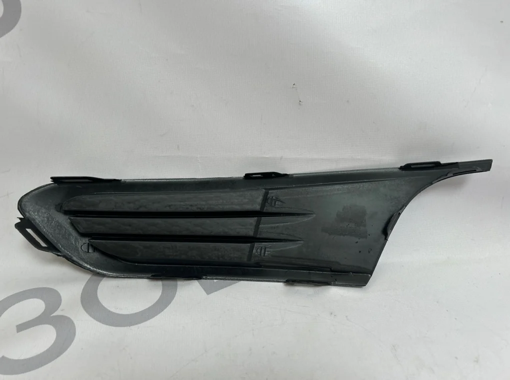 Решетка в бампер правая Volkswagen Jetta 2011-2014 - миниатюра 5