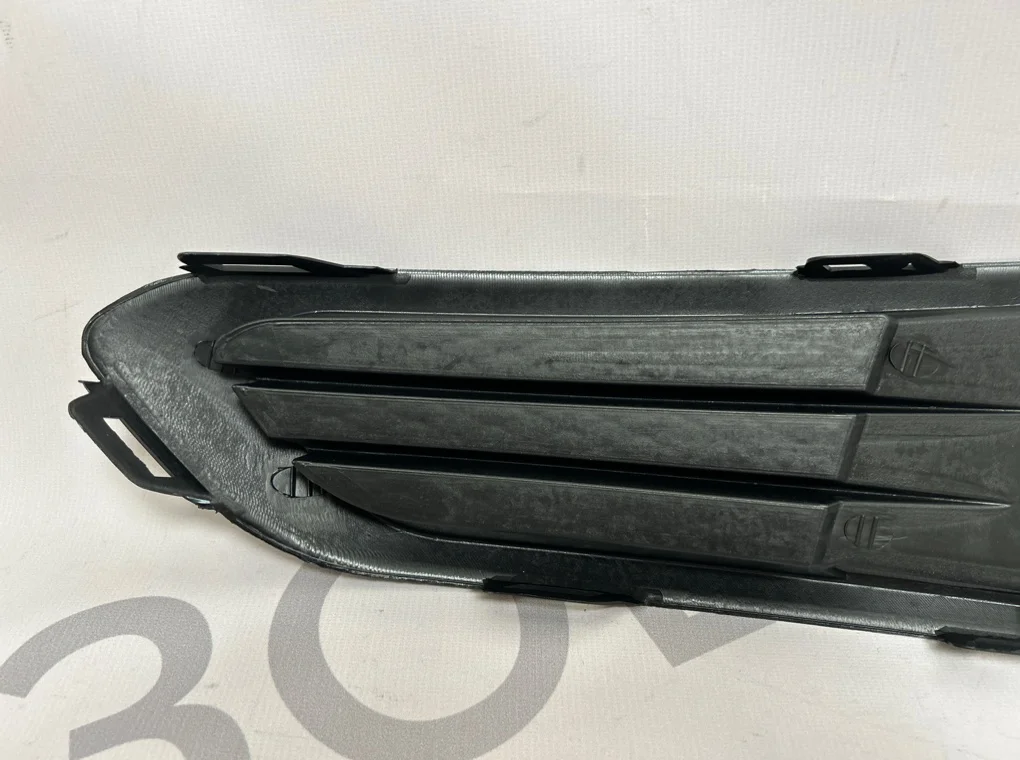 Решетка в бампер правая Volkswagen Jetta 2011-2014 - миниатюра 7