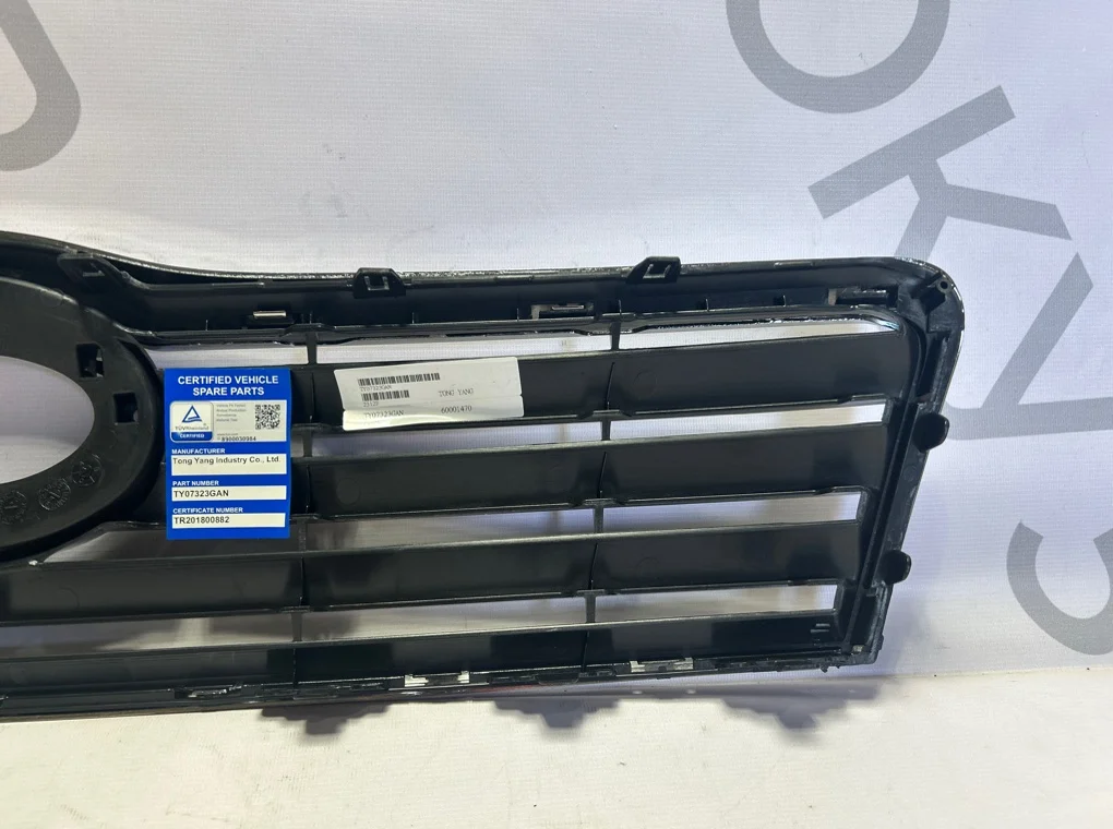 Решетка радиатора Toyota Avensis 2003-2006 - миниатюра 9