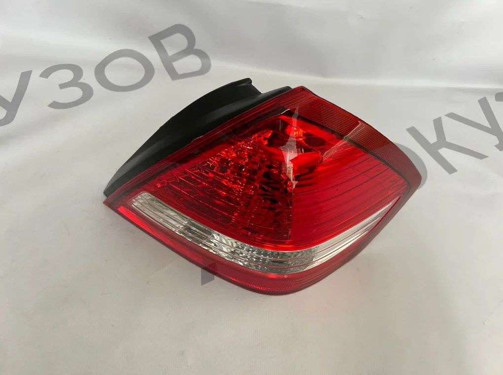 Фонарь задний правый Nissan Tiida 2007-2014 - миниатюра 2