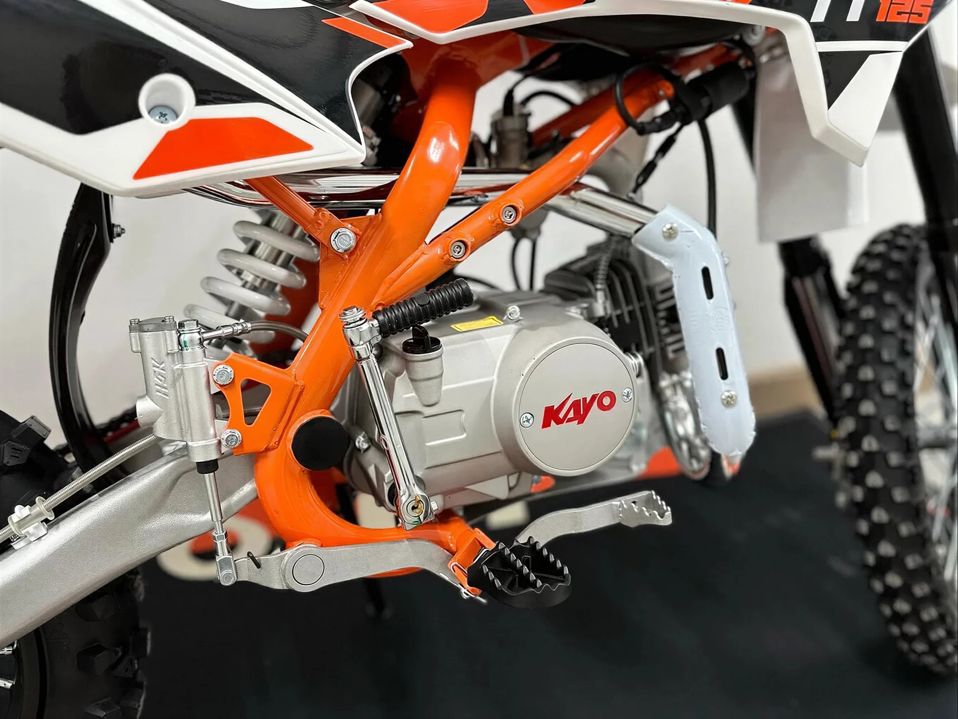 Мотоцикл питбайк Kayo Basic TT125 - миниатюра 5